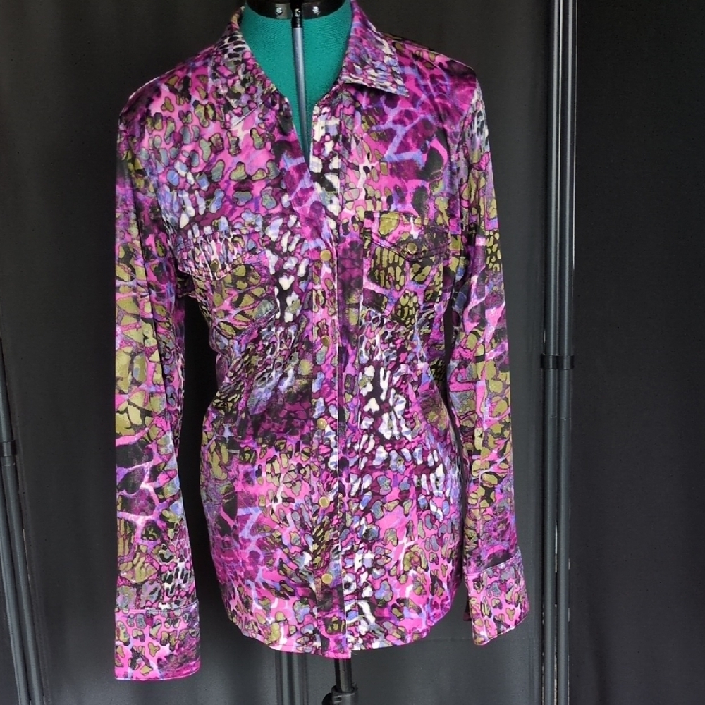 Miss Tina Women's Purple Wild Giraffe print Snap-Up Top